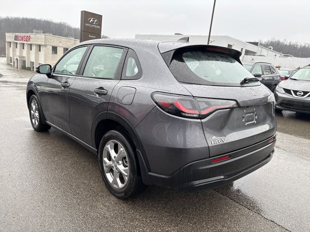 View vehicle photo 3