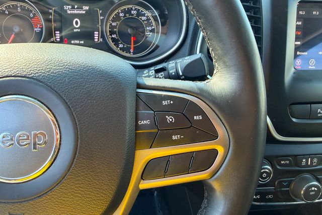 used 2020 Jeep Cherokee car, priced at $18,290