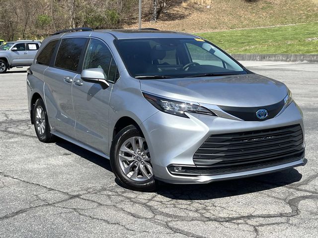 2025 Toyota Sienna XLE 7-Passenger FWD