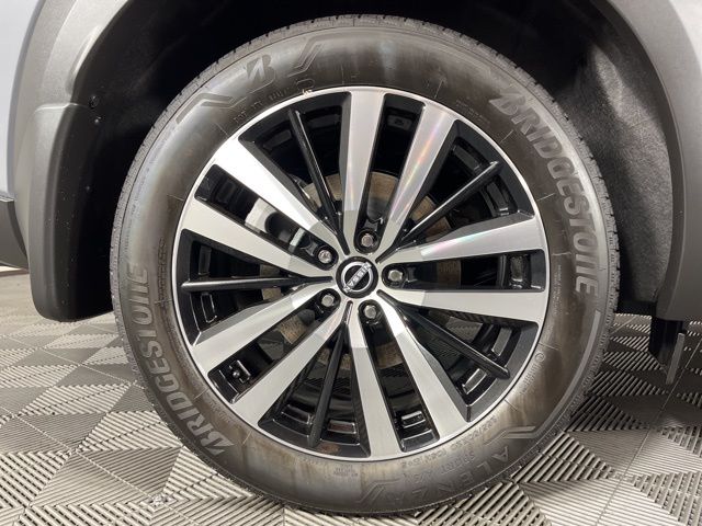 2025 Solid Gray/Super Black Nissan Pathfinder Platinum FWD SUV