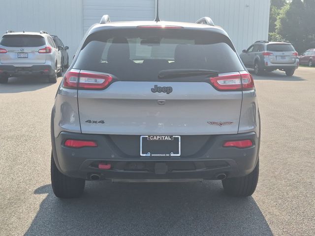 Used 2018 Silver Jeep Trailhawk image 4