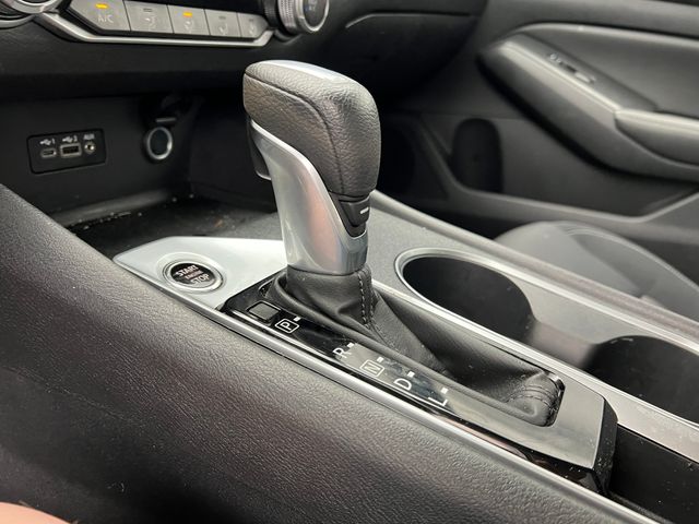 2022 Gun Metallic Nissan Altima 2.5 SV FWD Sedan