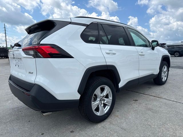2021 Toyota RAV4 XLE:B02452