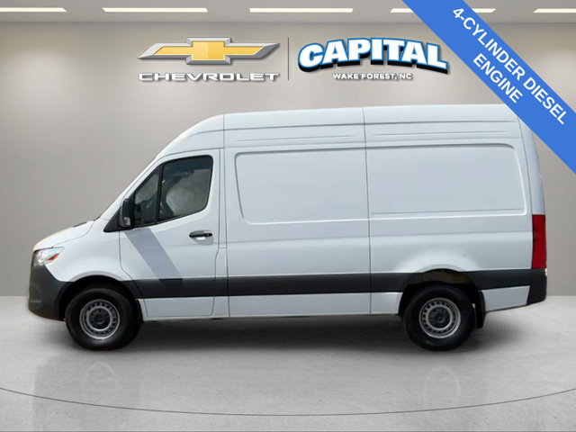 Used 2025  Mercedes-Benz Cargo 144 WB image 3