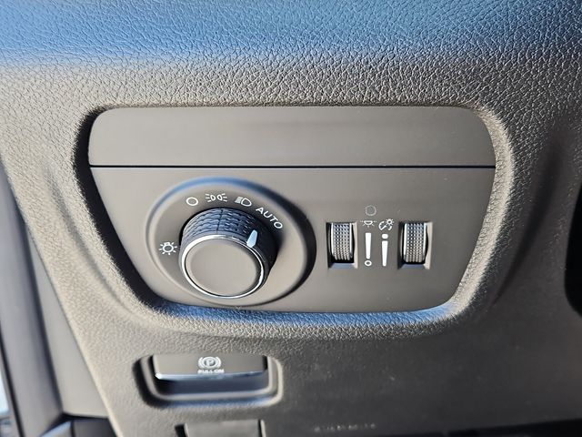 New 2025 White Jeep Altitude X image 22