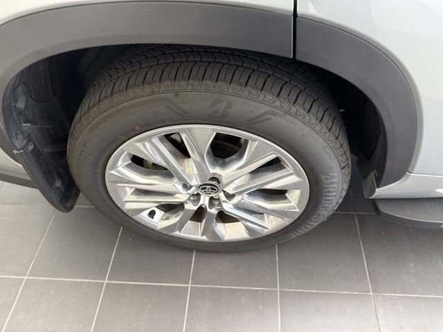 2025 Toyota Highlander Limited Silver at Gullo Toyota