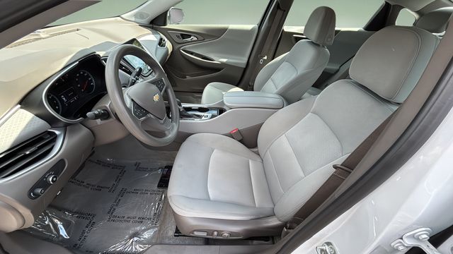 Used 2025 White Chevrolet LT image 18