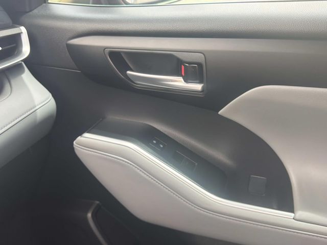 Used 2025 Toyota Highlander Hybrid SUV