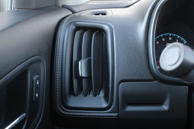 Used 2018 White GMC SLT image 8