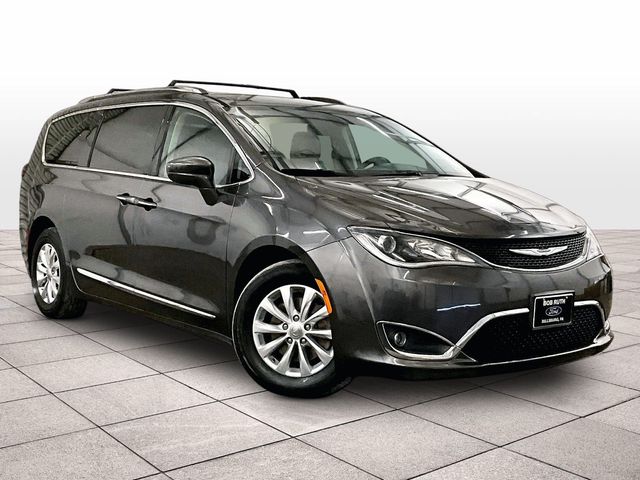 2018 Chrysler Pacifica Touring L - 2