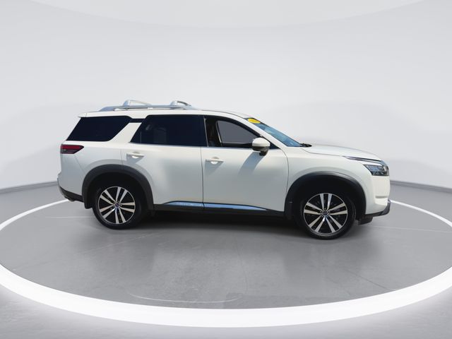 Used 2024 White Nissan Platinum image 9