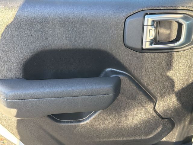New 2026 Bright White Clear-Coat Exterior Paint Jeep Sport image 19