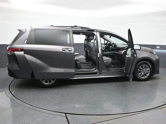 2021 Toyota Sienna XLE 45