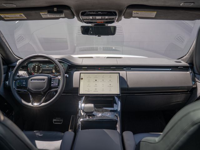 Used 2025  Land Rover Autobiography image 21