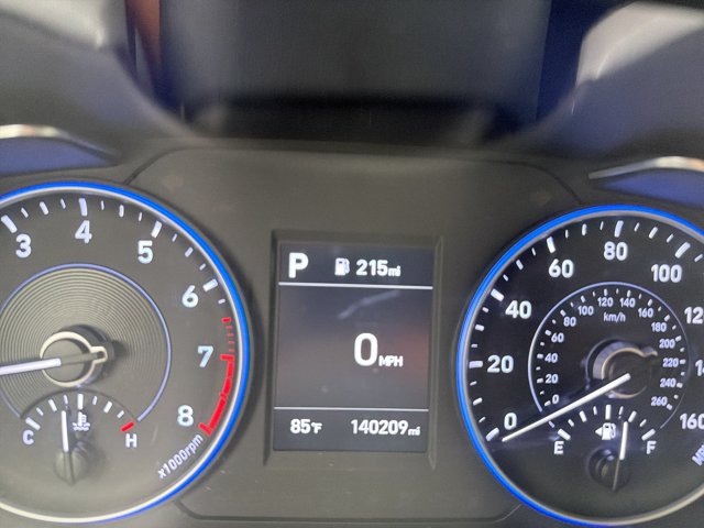 Used 2021 White Hyundai SE image 18