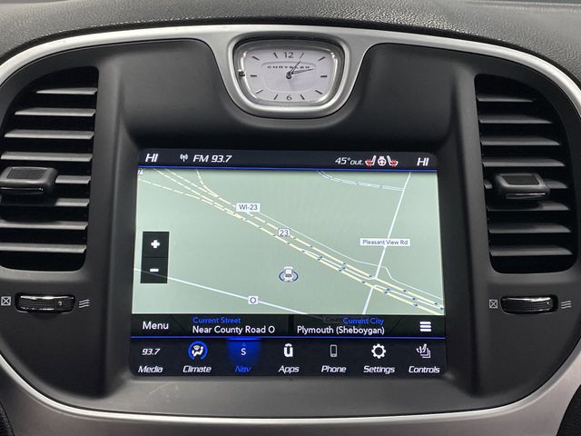 2023 Chrysler 300 Touring photo