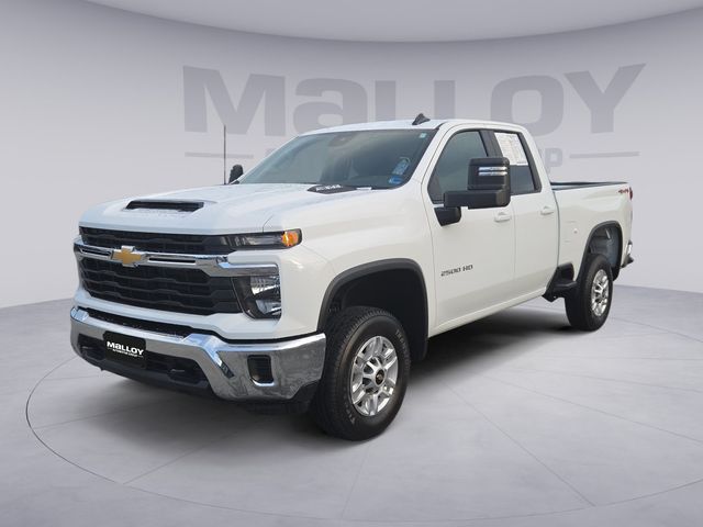 Summit White 2026 Chevrolet Silverado 2500HD Pickup Truck Four-Wheel Drive Automatic