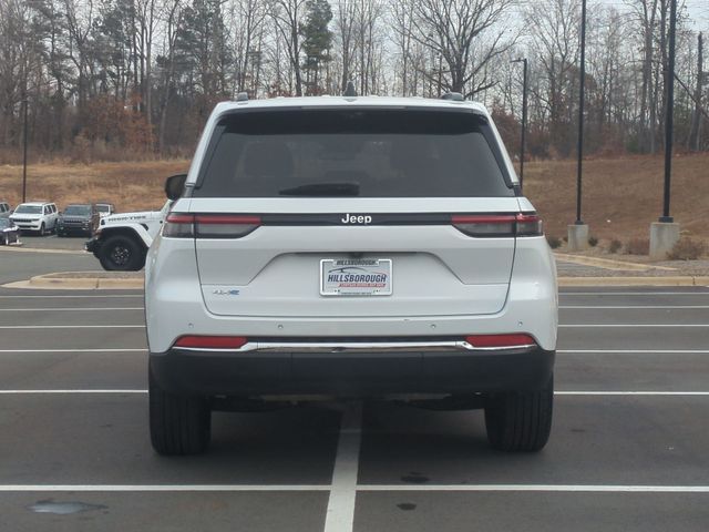 Used 2022 White Jeep 4xe image 12