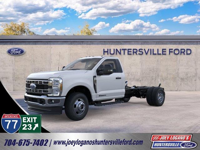 Oxford White 2026 Ford F-350 Super Duty Chassis Pickup Truck Four-Wheel Drive Automatic