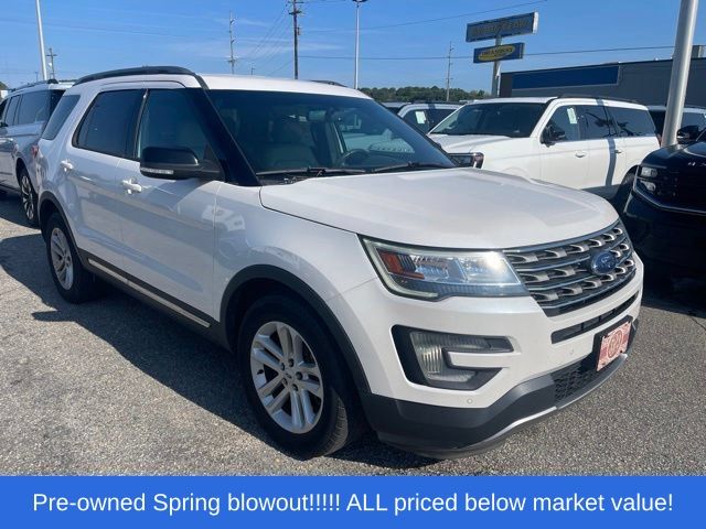 Used 2017 White Ford XLT image 2