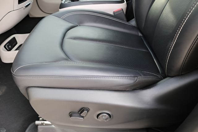 Used Car 2024 Chrysler Pacifica Hybrid  Select For Sale Under $30,000 In Austin, Texas