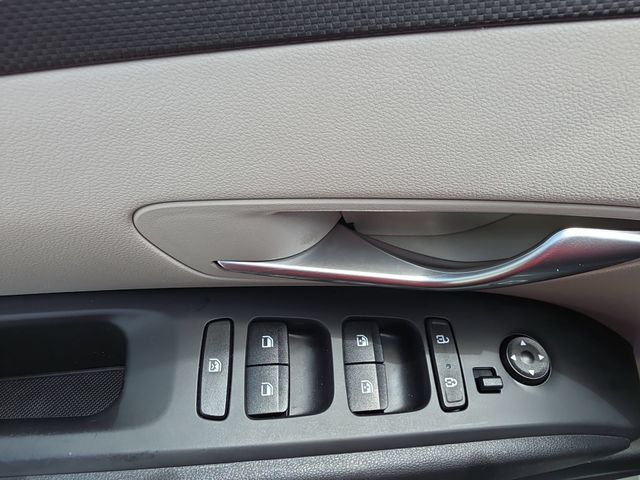 Used 2022 Quartz White Hyundai SEL image 27