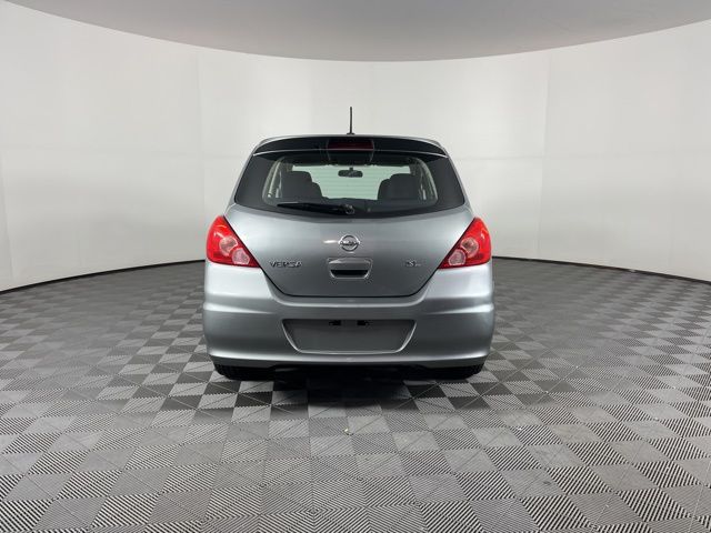 2011 Nissan Versa 1.8 SL 8