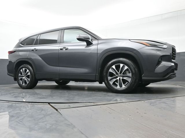 2024 Toyota Highlander XLE 38