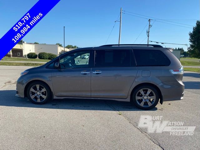 2016 Toyota Sienna SE 27