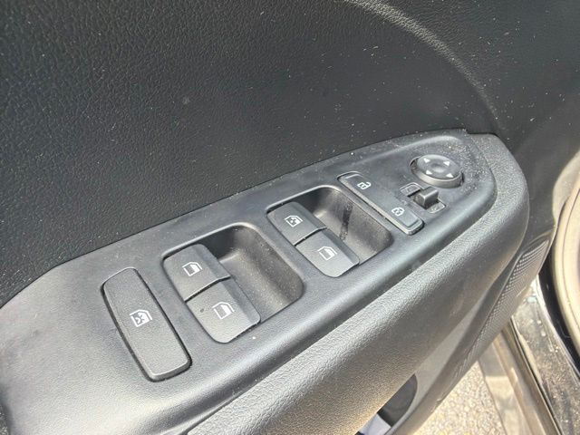 Used 2023 Black Hyundai SEL image 12
