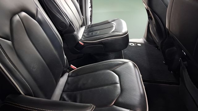 Used 2025 Chrysler Pacifica Van