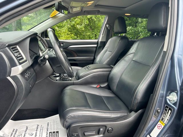 used 2019 Toyota Highlander car, priced at $24,059