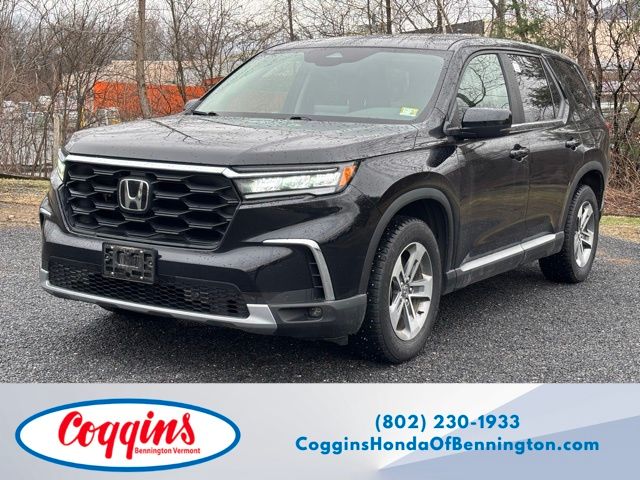 2023 Honda Pilot EX-L AWD with Captains Chairs