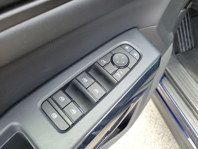 2025 Nissan Pathfinder SV - Photo 18