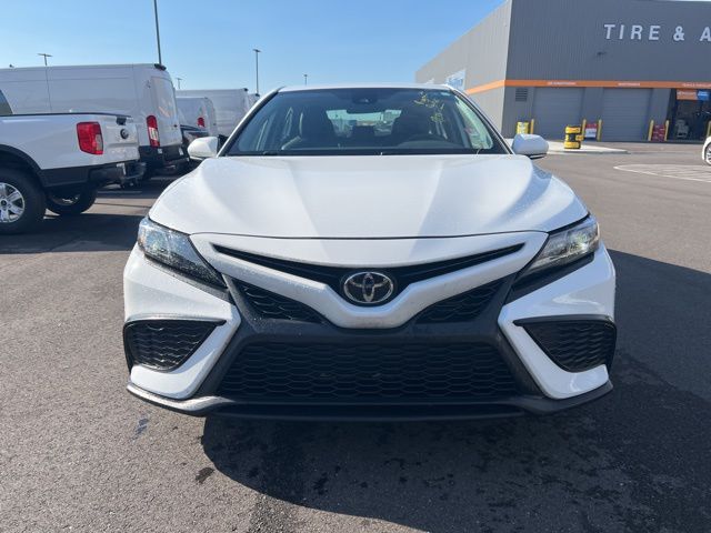 2022 Toyota Camry SE 2