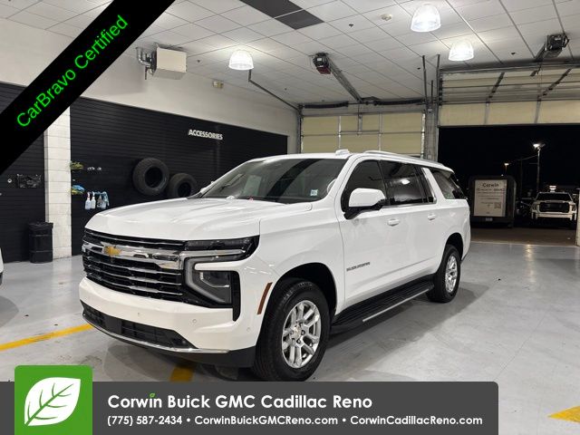 Summit White 2026 Chevrolet Suburban SUV / Crossover Four-Wheel Drive 