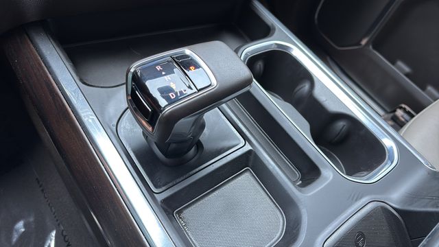 Used 2022 Silver GMC SLT image 30