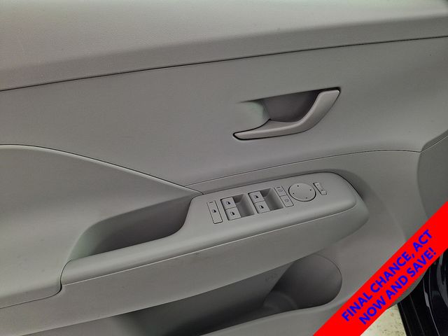 2025 Hyundai Kona SEL - Photo 15