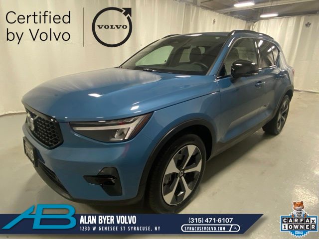 2025 Volvo XC40 B5 Plus Dark Theme AWD