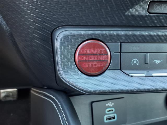 2025 Ford Mustang EcoBoost Premium photo