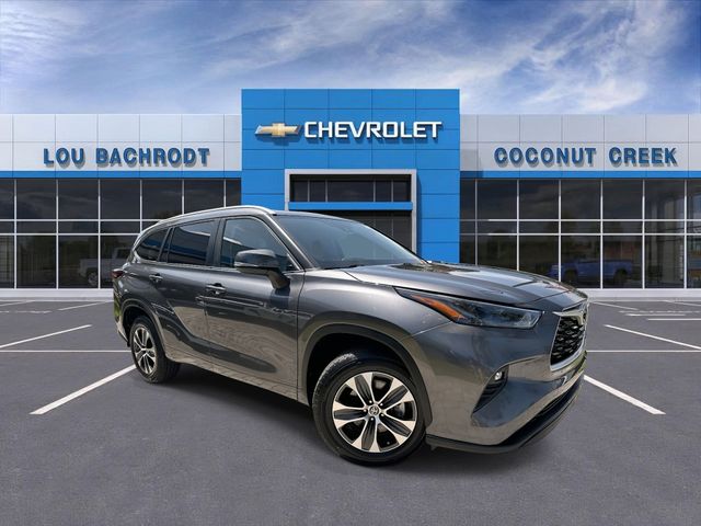 Magnetic Gray Metallic 2024 Toyota Highlander SUV / Crossover Front-Wheel Drive 8-Speed Automatic