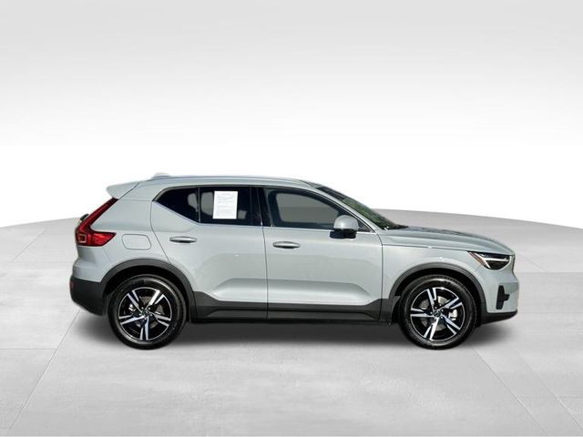 2024 Volvo XC40 B5 Core 6