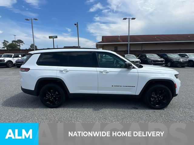 Used 2025 White Jeep Limited image 4