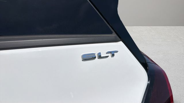 Used 2024 White GMC SLT image 44