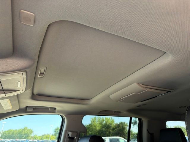 2017 Pearl Chevrolet Suburban Premier 4X4 SUV