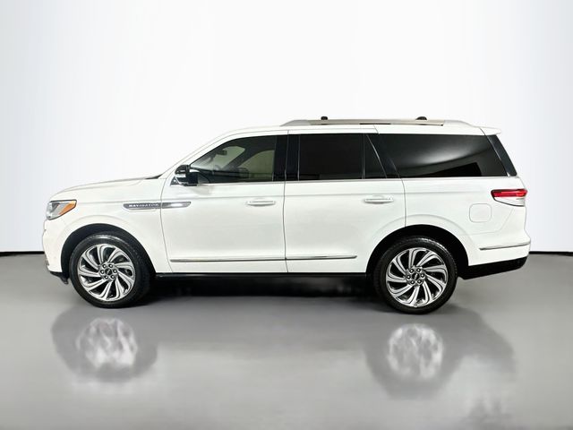 Thumbnail: 2023 Lincoln Navigator - 8