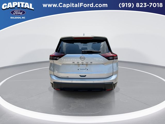 Used 2025 Silver Nissan SV image 7