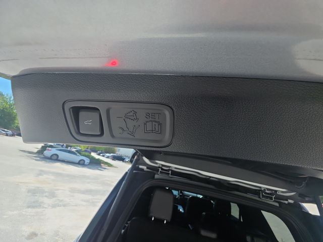 Used 2020 Silver Ford XLT image 26