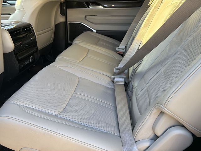 Used 2024 White Jeep Base image 9