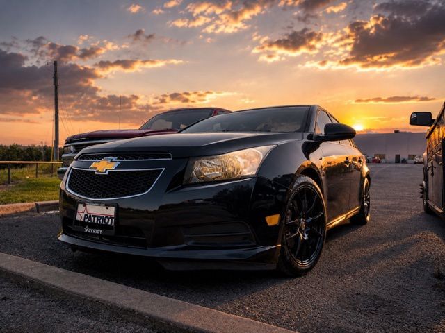 Gray (Tungsten Metallic) 2014 Chevrolet Cruze Sedan Front-Wheel Drive 6-Speed Automatic Overdrive